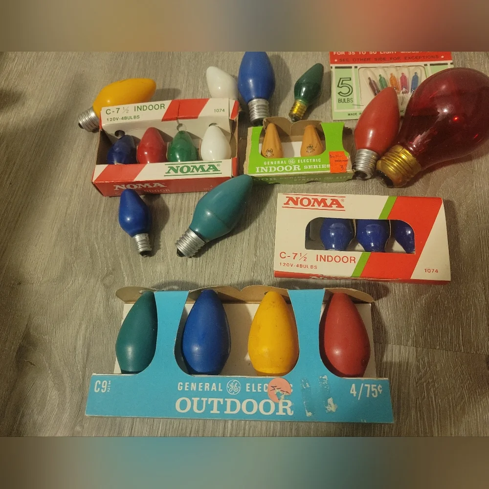 Variety of 27 vintage light bulbs some in origional packaging